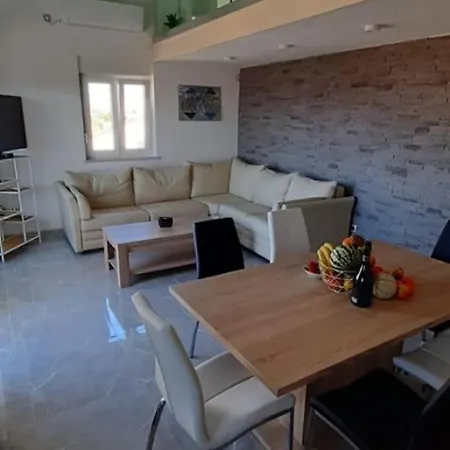 Apartment Louis - 250m To The Supetar