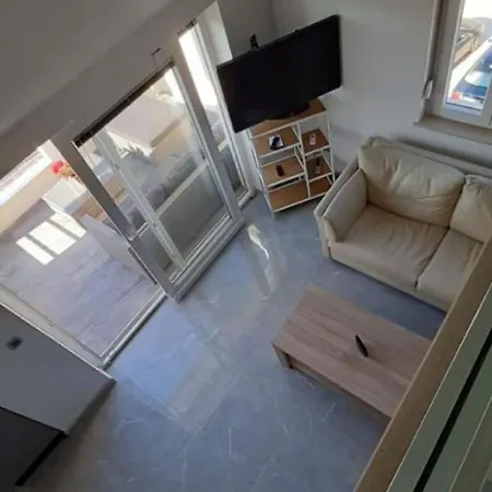 Louis - 250m To The *