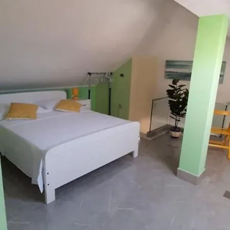Apartment Louis - 250m To The Supetar