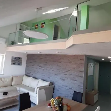 Louis - 250m To The Apartment