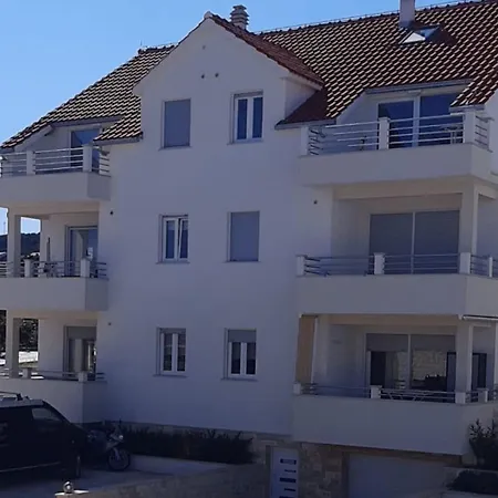 Louis - 250m To The