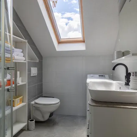 Apartment Louis - 250m To The Supetar