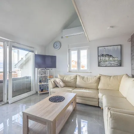 Louis - 250m To The