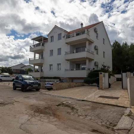 Apartment Louis - 250m To The
